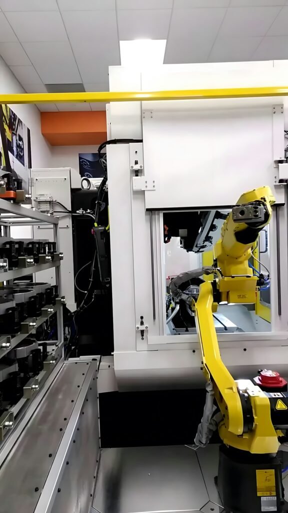 Brazo robotico industrial en una planta de manufactura automatizada